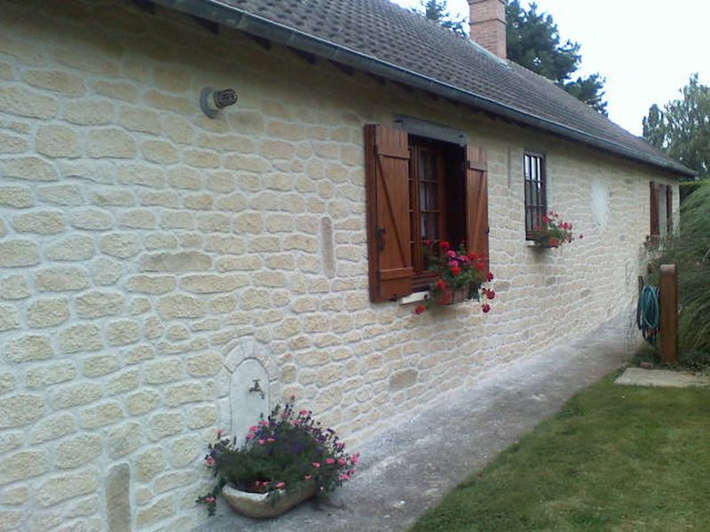 Joint à la chaux, façade en pierre à Pompogne